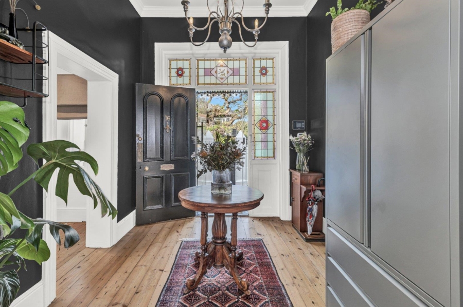 4 Bedroom Property for Sale in Oranjezicht Western Cape